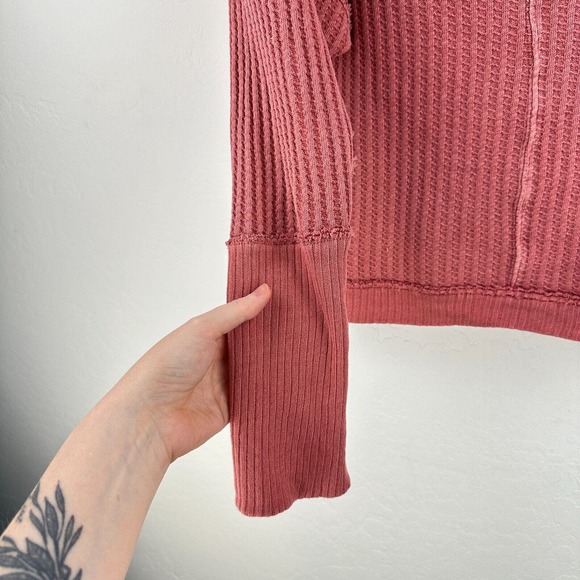 We The Free Cropped Sweater Women Small Pink Waffle Knit Dolman Sleeve Oversized - Picture 5 of 11